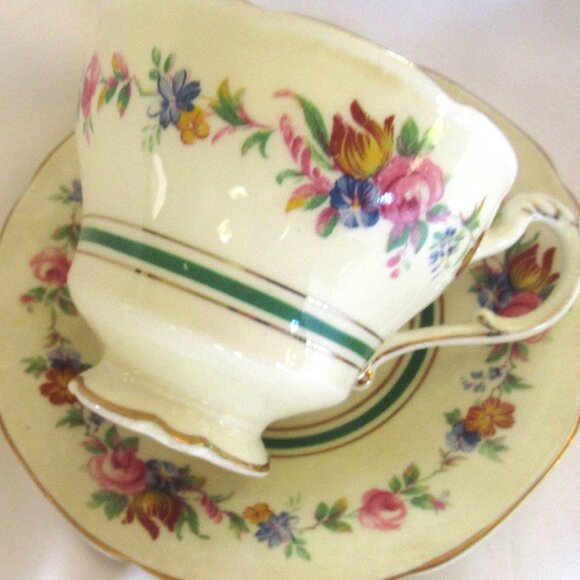 Paragon Tea Cup and Saucer Soft Sweet Floral on Cream, Gold Gilt Trim Fancy H224 - Picture 2 of 8